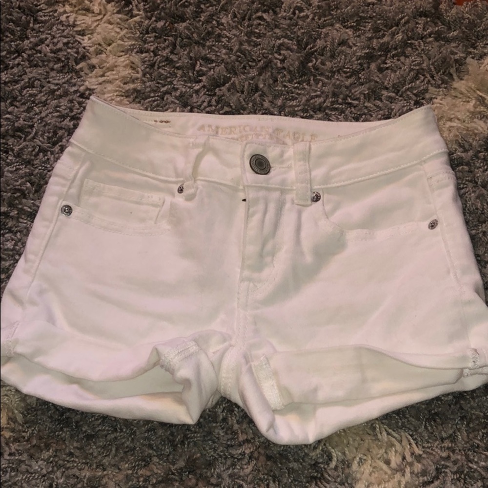 White american eagle shorts